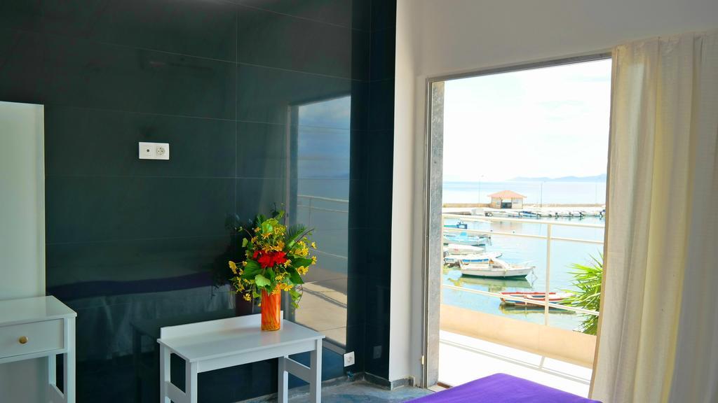 Porto Evia Boutique Hotel Amarynthos Exteriör bild